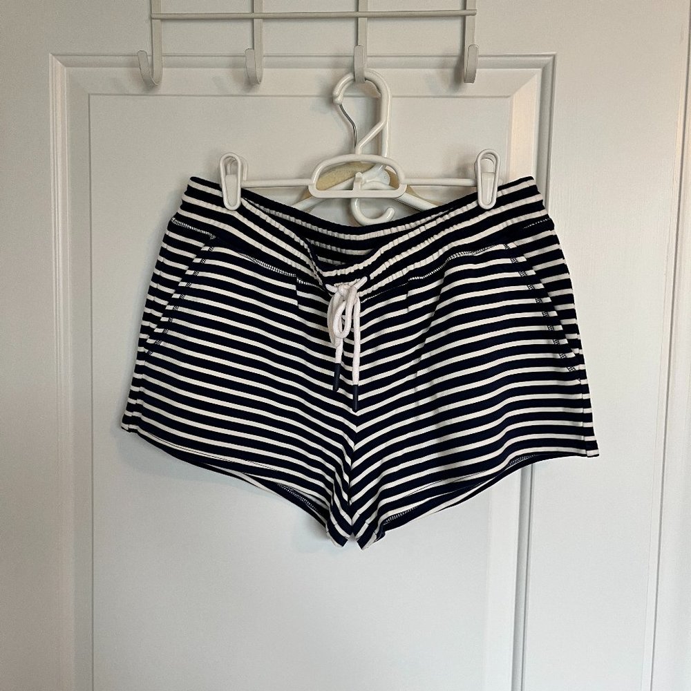 Vineyard Vines Women's Size Small Navy & White Striped Shorts - Previously Worn